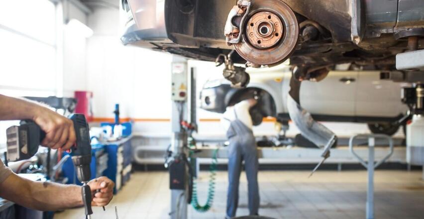 Naprawa skrzyń biegów - Mateusz Kluska Garage